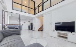 Elegant 3BR Loft at Kingland Avenue By Travelio