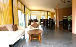 Foxoso Aaristo Baga Beach Resort