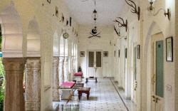 Castle Khandela Hotel
