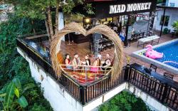 Mad Monkey  Vang Vieng
