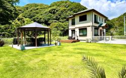 Ohama Beach House & BBQ! 10 min walk to the beach!