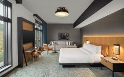 Cloudland at McLemore Resort Lookout Mountain, Curio by Hilton