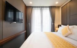 The Moon 2 Hotel