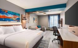 La Quinta Inn & Suites by Wyndham Mount Laurel / Moorestown