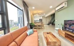 Serene Gem | 2BR Duplex Suite w/ Balcony by MOKA