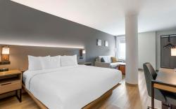 Comfort Inn & Suites Newark Liberty International Airport