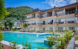 Majestic Lakefront Hotel & Suites