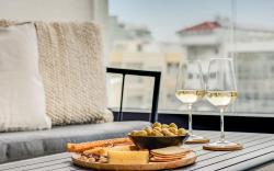 Sanders Premier - Nice 2 bdr. apt. with balcony