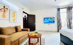 BluO Studio - Defence Colony - BathTub, Kitchen.