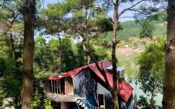 House by Dong Do Lake