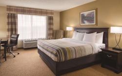Country Inn & Suites by Radisson, West Bend, WI