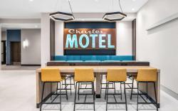 La Quinta Inn & Suites by Wyndham San Jose Airport-Downtown
