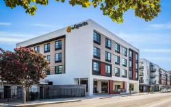 La Quinta Inn & Suites by Wyndham San Jose Airport-Downtown