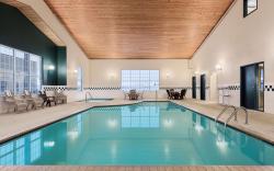 Country Inn & Suites by Radisson, Little Falls, MN