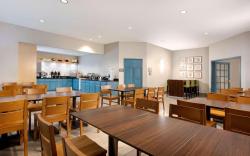 Country Inn & Suites by Radisson Albertville near Outlet Mall