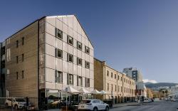 Salamanca Wharf Hotel