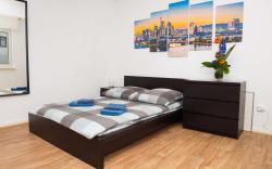 Two Bedroom Apartment with Kitchen, free Parking