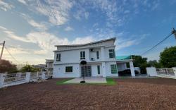 Impiana Lakeview Villa