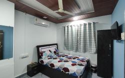 Ambient Homestay (5-AC/Non AC Rooms with Balcony)