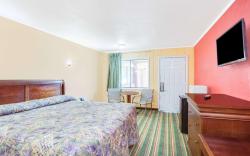 Knights Inn  Paris TN