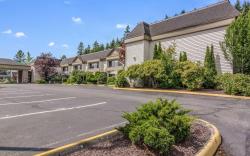 GuestHouse Inn & Suites Poulsbo