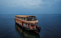Venice Premium Houseboats Alleppey