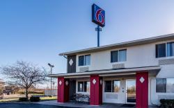 Motel 6 Barkeyville, PA