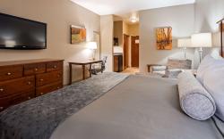 Green Mill Village Hotel & Suites, BW Signature Collection