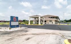 Motel 6 Berea, KY