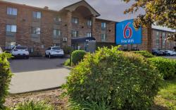 Motel 6 Milwaukee, WI - Glendale