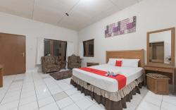 RedDoorz Plus @ Hotel Griya Astoeti