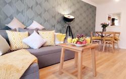 2 Single Beds, 1 BR Apartment
