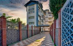 Hotel The Montreal Near by Dal Lake