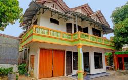 SPOT ON 92856 Home Stay Syariah Aom Kusman