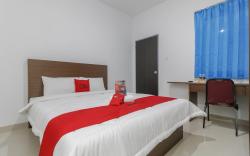 RedDoorz Plus near Kepri Mall