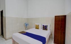 SPOT ON 92876 Homestay Kedamean
