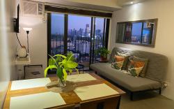 COZY 2BR  City SkyLine View near Mall