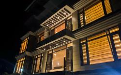Uptown Boutique Home - Luxuriously Homely 2BHK