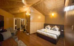 Uptown Cottage- Combined Room- The Mall
