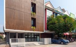 Urbanview Hotel Groovy Inn Tangerang
