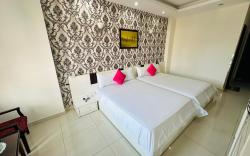 RED FLOWER HOTEL