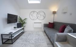 The Den - KING BED *5 min walk to City Centre*