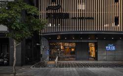 The Riverside Hotel International