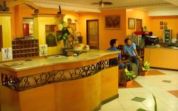 Plaza Maria Luisa Suites Inn