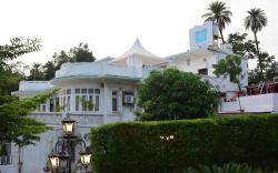 Hotel Lake Inn