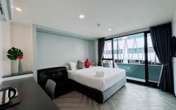 14 Sathorn hotel - No Parking