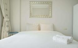 Homey & Comfort Stay 2BR Bellezza Apt By Travelio