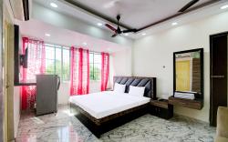 Hotel O S R Royale