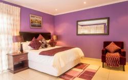 Ezulwini Guest House - Executive Double Room with pool view, 2 guests in Balito
