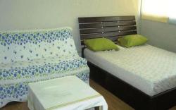 T8 Guest House Don Mueang Challenger triple room
